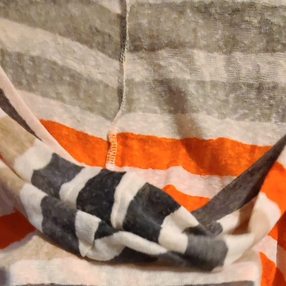 🦇2/$15-Crop top with hood - Picture 8 of 10